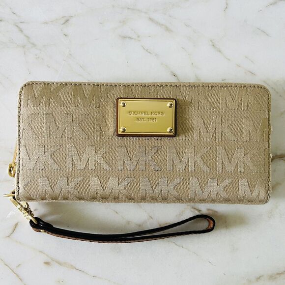MICHAEL KORS Jet Set Camel Gold Logo Travel Continental Zip Wallet Wristlet - Picture 1 of 8